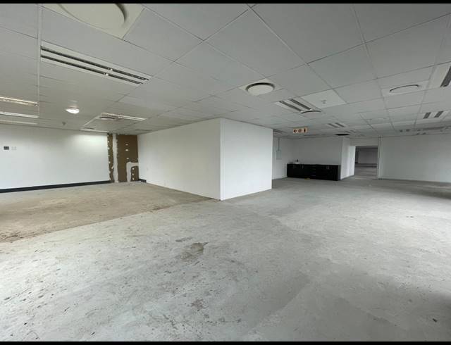 583M² OFFICE TO LET IN BRYANSTON